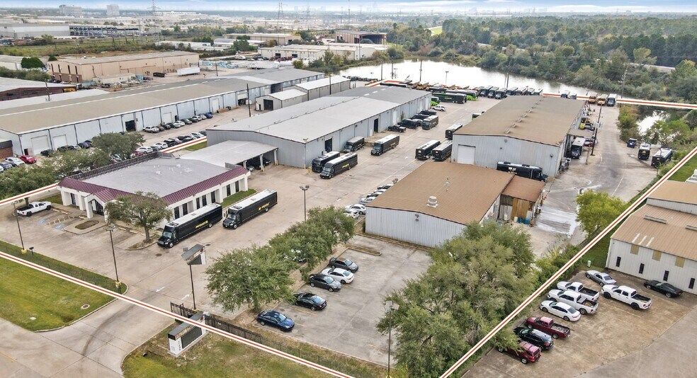 11435 Brittmoore Park Dr, Houston, TX à louer - Photo du bâtiment - Image 1 de 10