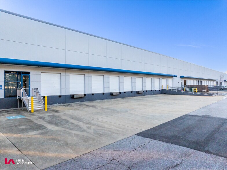 1300 Northbrook Pky, Suwanee, GA à louer - Photo du bâtiment - Image 2 de 7