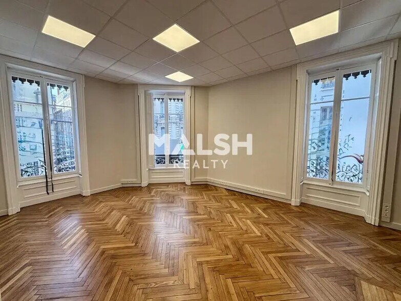 Office in Lyon for lease - Interior Photo - Image 3 of 17