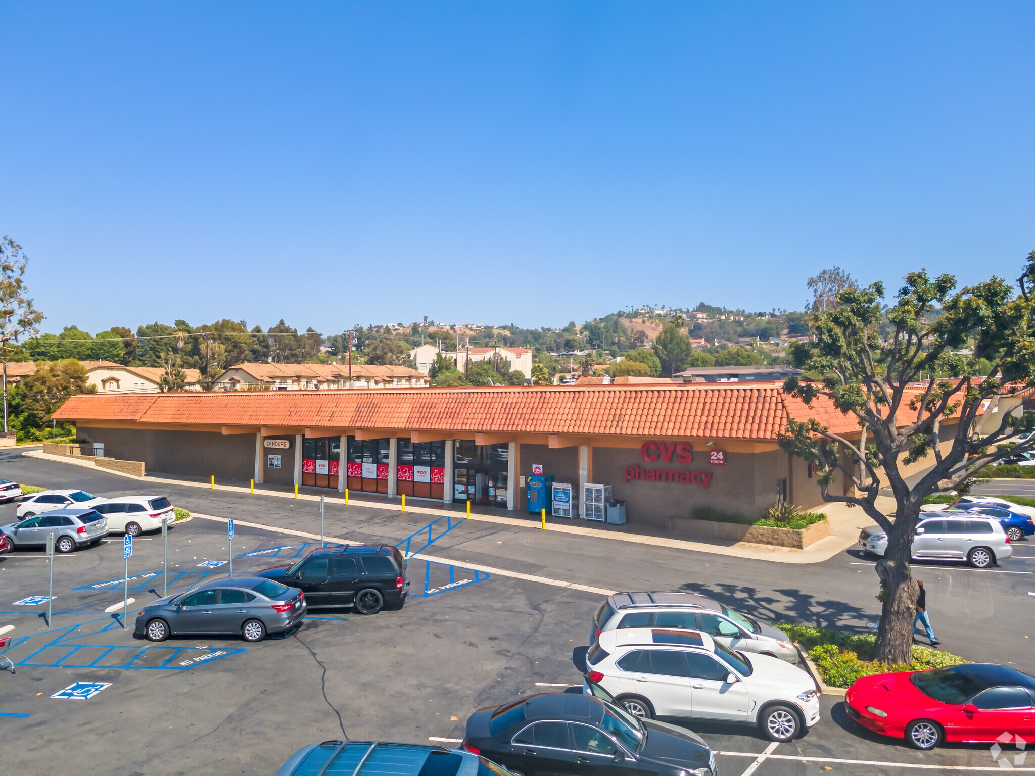 300 S Diamond Bar Blvd, Diamond Bar, CA à louer Photo du bâtiment- Image 1 de 6