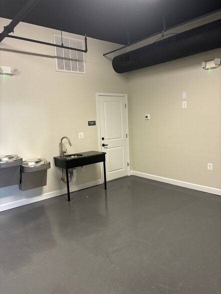 201 Waters Pl, Culpeper, VA for lease - Building Photo - Image 2 of 6