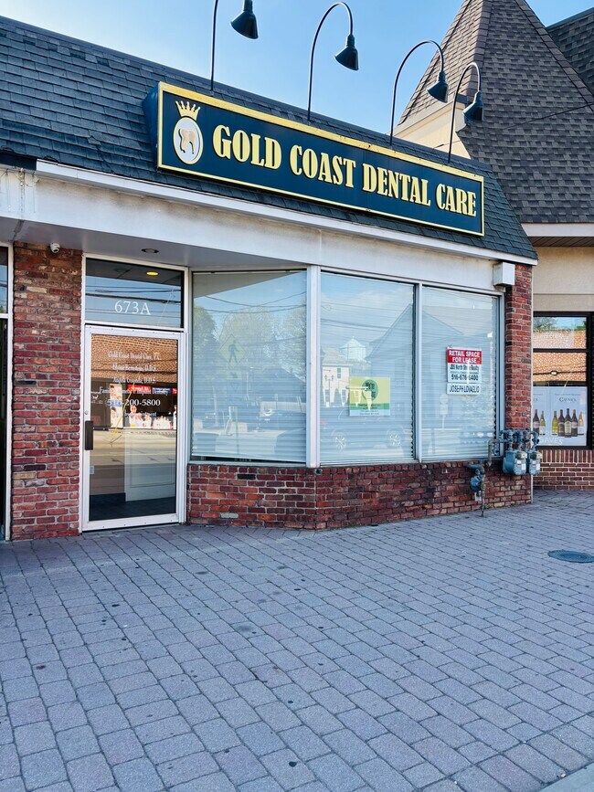 Plus de détails pour 673 Glen Cove Ave, Glen Head, NY - Commerce de détail à louer