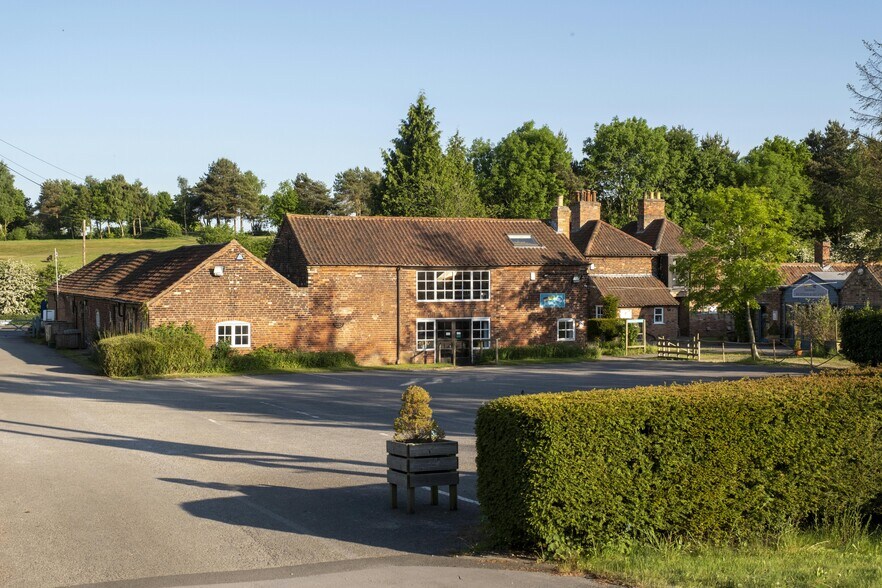 2 Oxton Rd, Calverton à vendre - Photo du bâtiment - Image 3 de 15