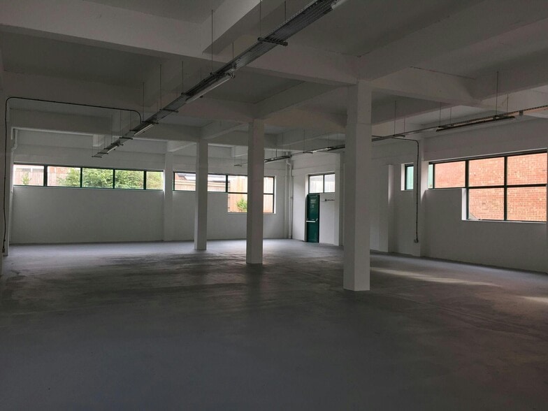 10 Blackbrook Rd, Fareham for lease - Interior Photo - Image 2 of 4