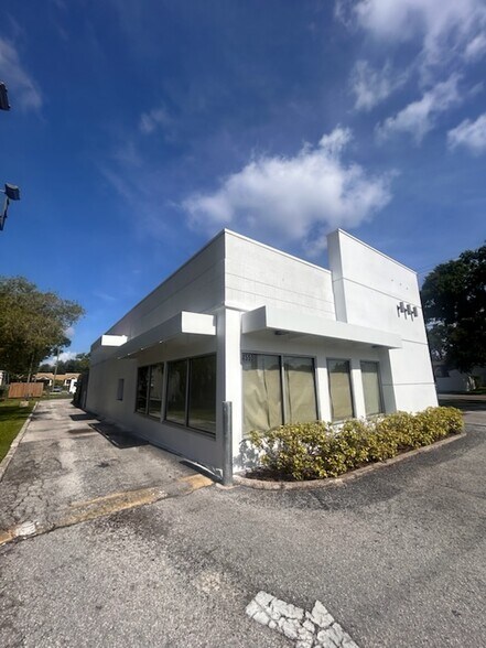 8550 N Dale Mabry Hwy, Tampa, FL à louer - Photo du bâtiment - Image 3 de 16