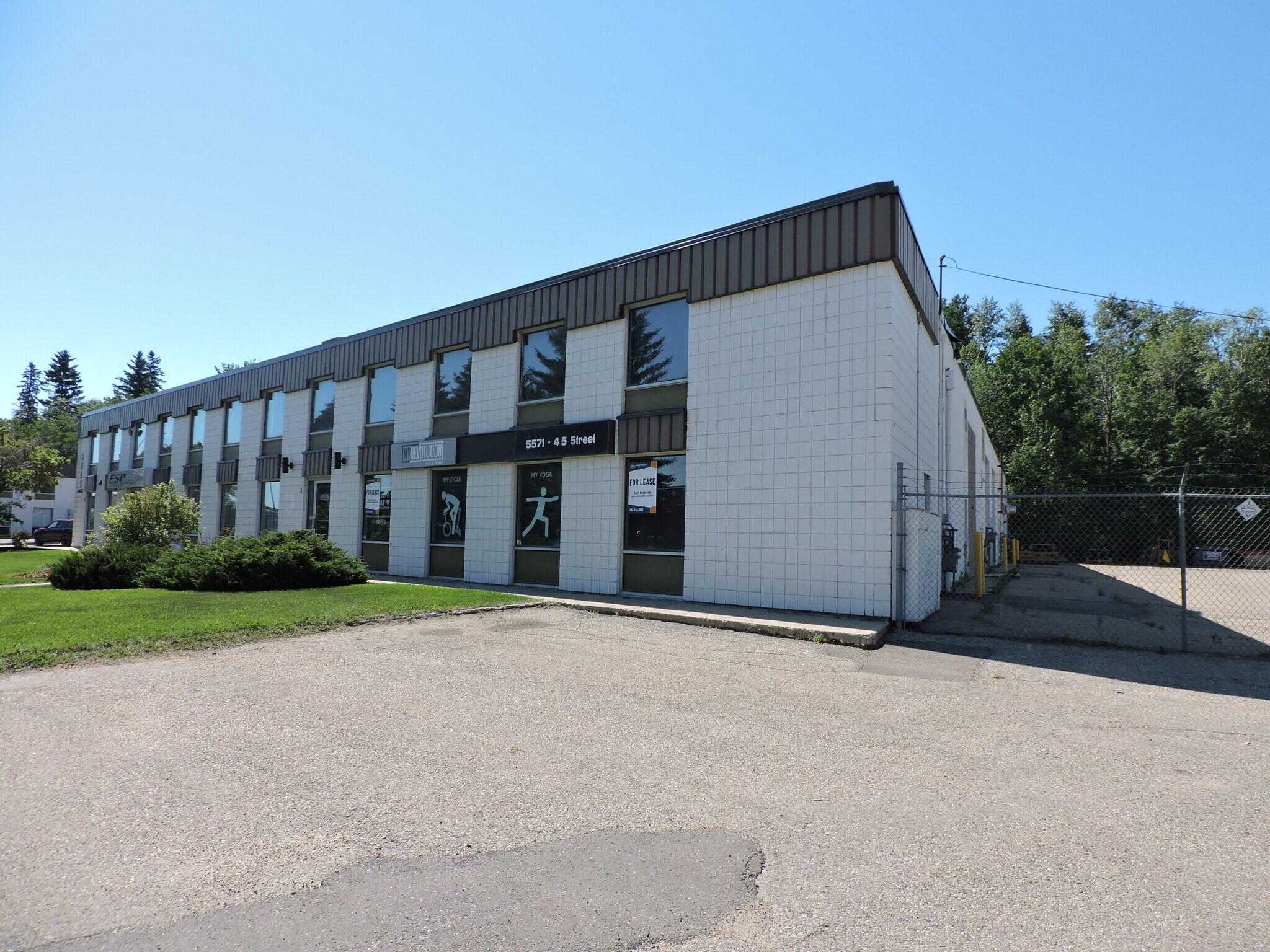 5571 45th St, Red Deer, AB à vendre Photo du bâtiment- Image 1 de 1