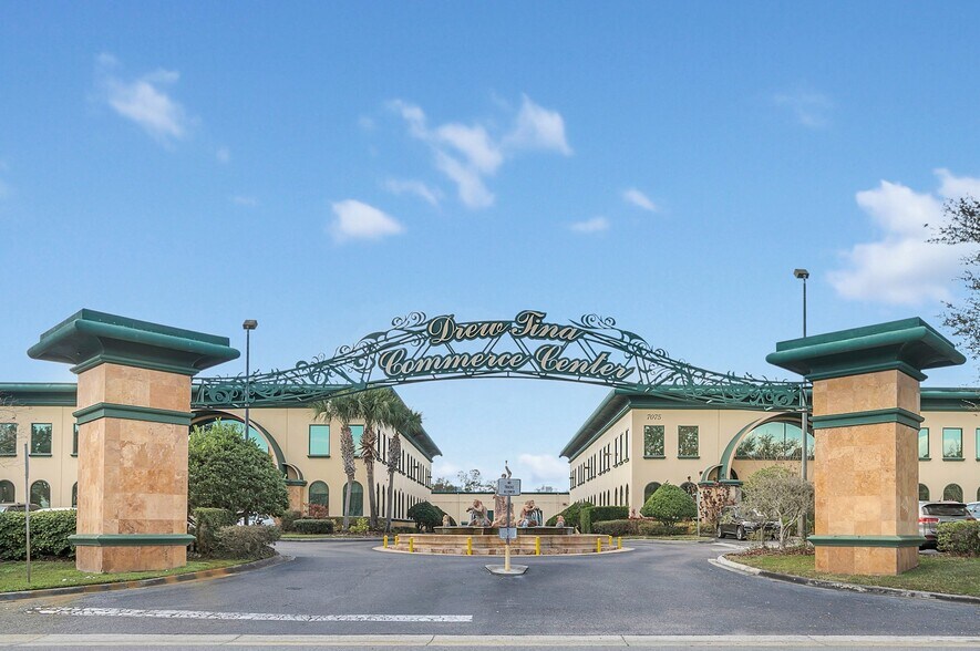 6881 Kingspointe Pky, Orlando, FL à vendre - Photo du bâtiment - Image 2 de 11