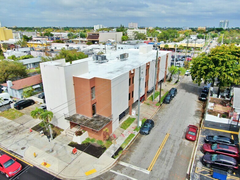 1901 SW 1st St, Miami, FL à louer - Photo du bâtiment - Image 3 de 6
