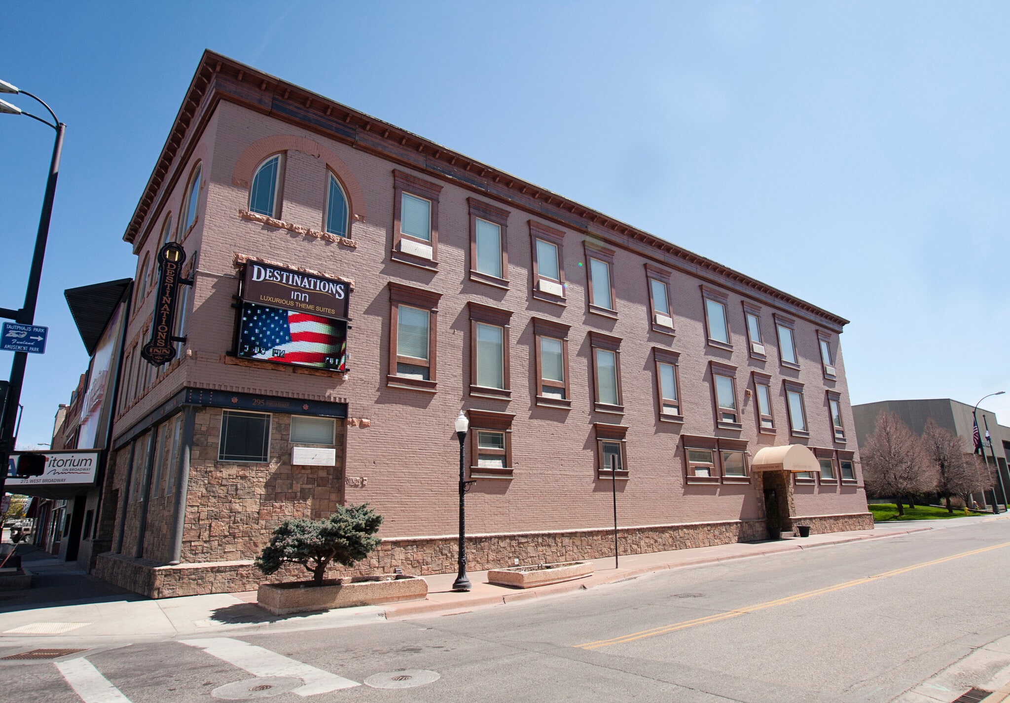 295 W Broadway St, Idaho Falls, ID for sale Primary Photo- Image 1 of 22