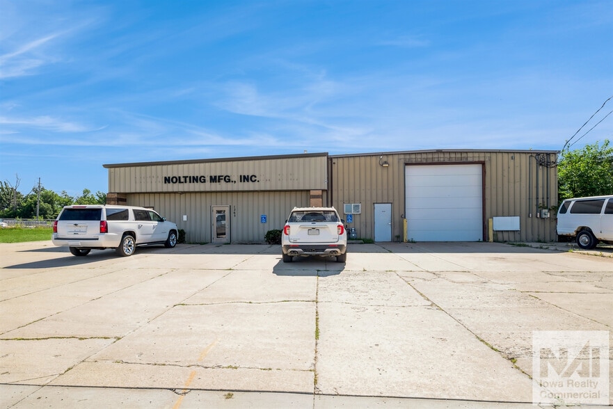 1265 Hawkeye Dr, Hiawatha, IA for lease - Primary Photo - Image 1 of 17
