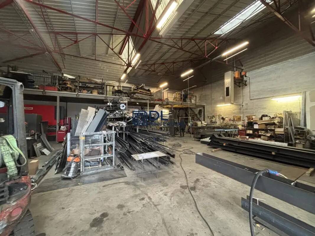Industrial in Chilly-Mazarin for lease Interior Photo- Image 1 of 5
