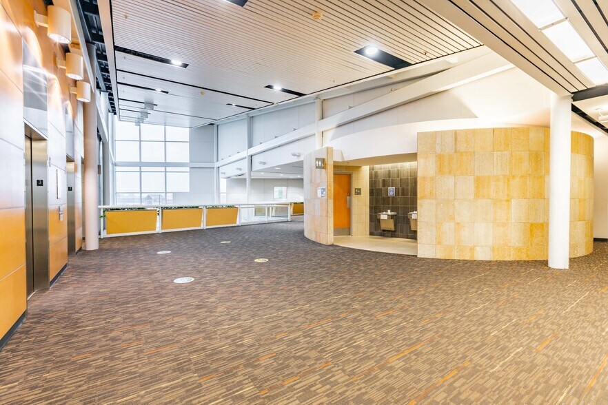 7800 W Outer Dr, Detroit, MI à louer - Photo intérieure - Image 3 de 14