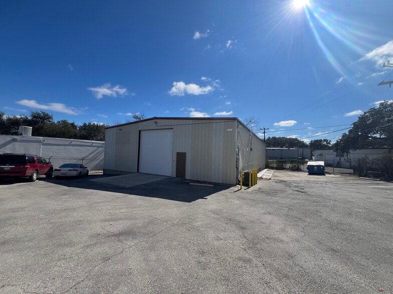 12106 Valliant St, San Antonio, TX for lease - Building Photo - Image 2 of 7