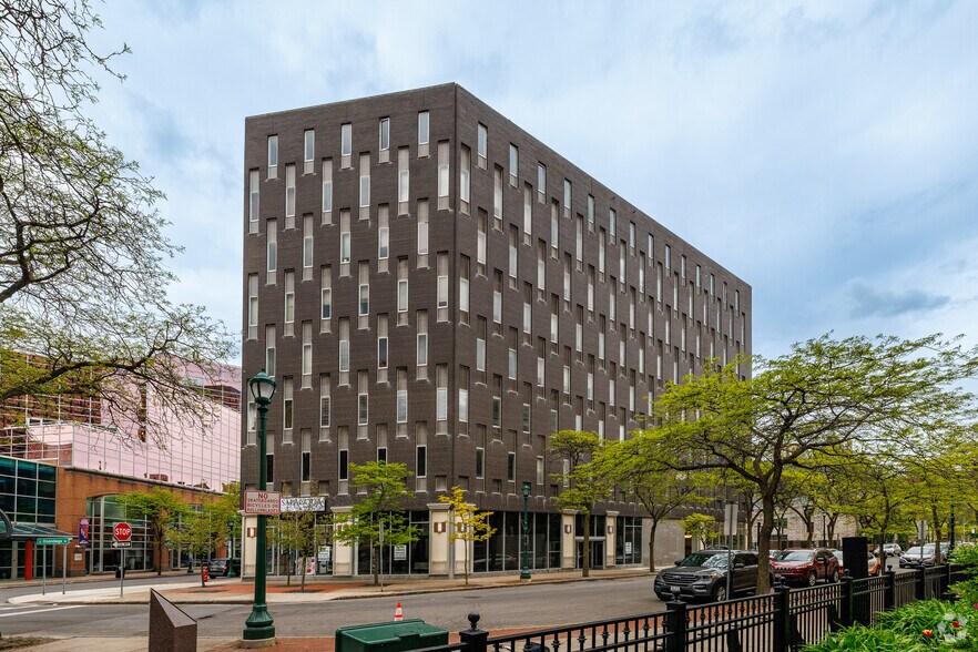 499 S Warren St, Syracuse, NY à louer - Photo principale - Image 1 de 29