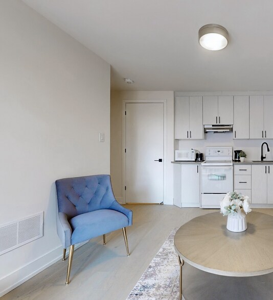 46 Monclova Rd, Toronto, ON à vendre - Photo intérieure - Image 2 de 26