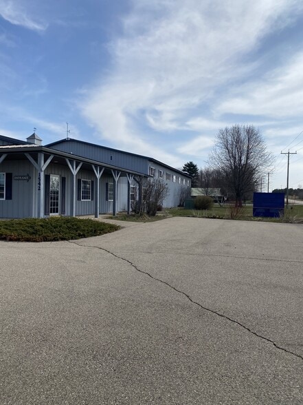 1542 Industrial Dr, Shawano, WI for lease - Building Photo - Image 3 of 5