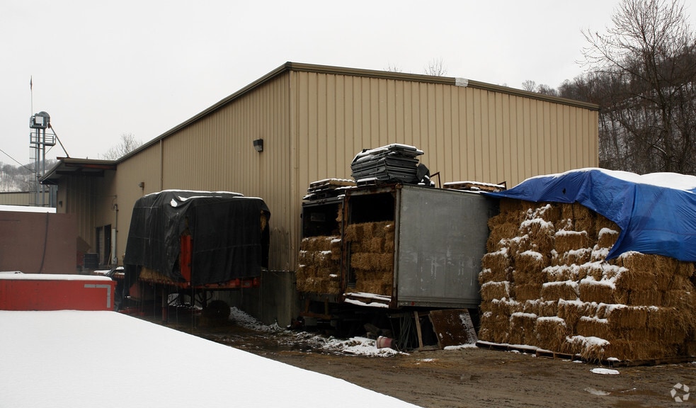 109 Justice Ave, Logan, WV for sale - Building Photo - Image 2 of 9