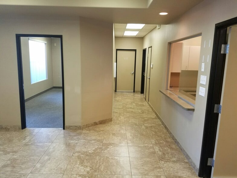 220 E Horizon Dr, Henderson, NV for lease - Interior Photo - Image 3 of 37