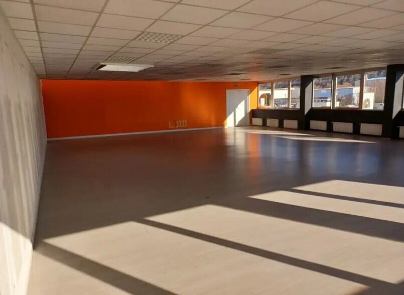 Bureau dans Sotteville-lès-Rouen à louer - Photo du bâtiment - Image 2 de 15