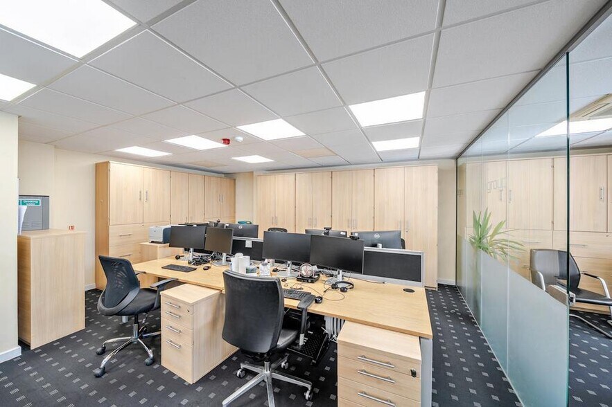 34-36 Railway Appr, Harrow à vendre - Photo du bâtiment - Image 3 de 21