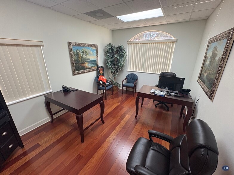 199 S Wickham Rd, West Melbourne, FL à louer - Photo du bâtiment - Image 3 de 6