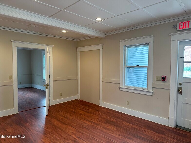 17 E Housatonic St, Pittsfield, MA à louer - Photo du bâtiment - Image 3 de 8