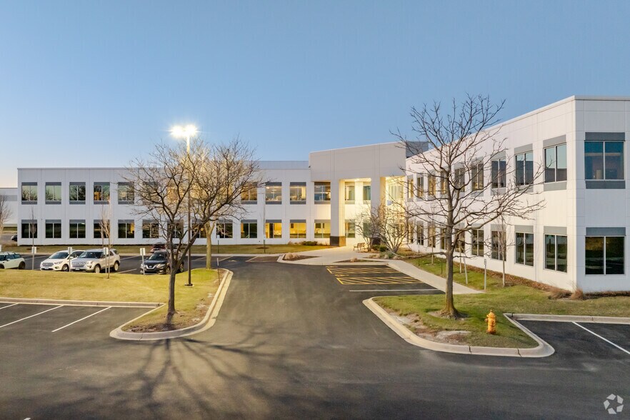 2349 W Lake St, Addison, IL à louer - Photo du bâtiment - Image 2 de 17