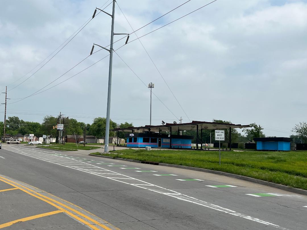 12828 E 11th St, Tulsa, OK à louer Photo du bâtiment- Image 1 de 8