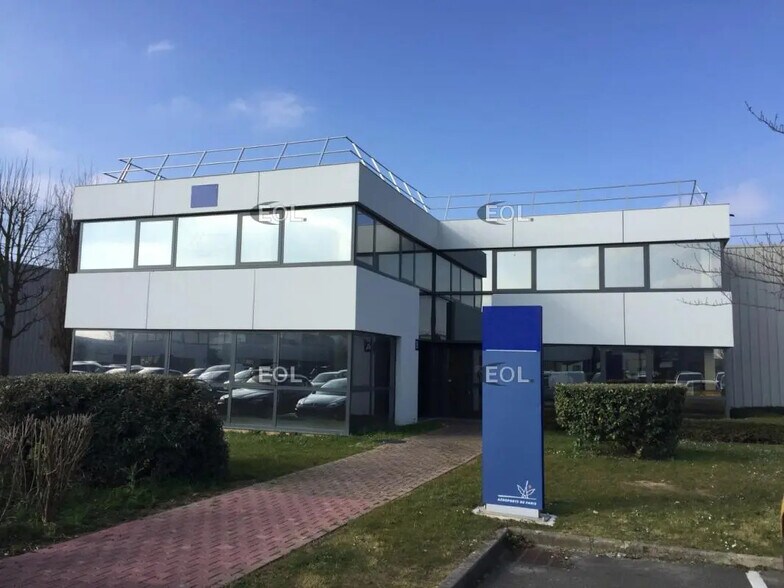 Bureau dans Roissy-en-France à louer - Photo du bâtiment - Image 1 de 1