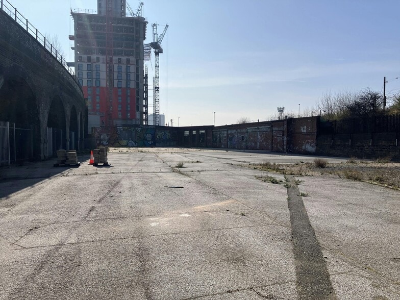 Globe Rd, Leeds for lease - Building Photo - Image 3 of 9