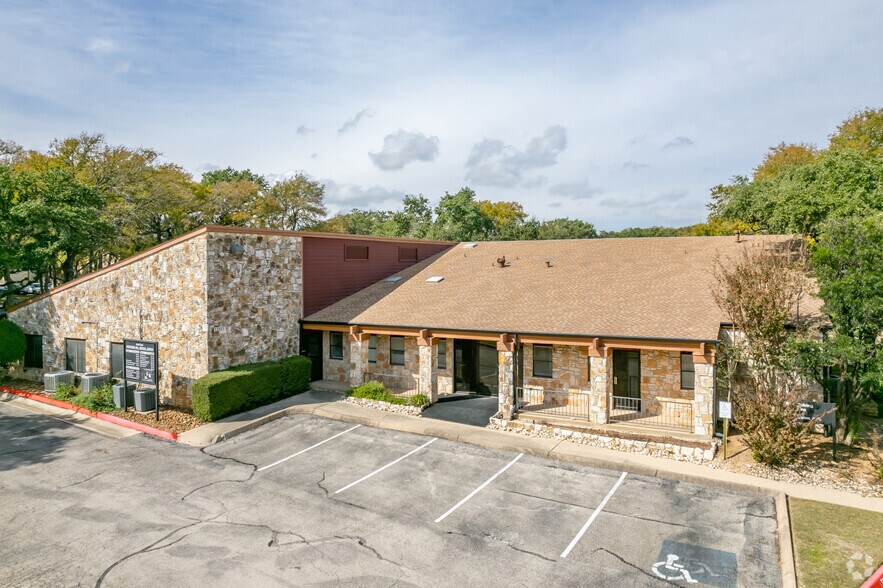 12501 Hymeadow Dr, Austin, TX à louer - Photo du bâtiment - Image 2 de 14