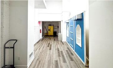 9222 Guy R Brewer Blvd, Jamaica, NY à vendre Photo intérieure- Image 2 de 4