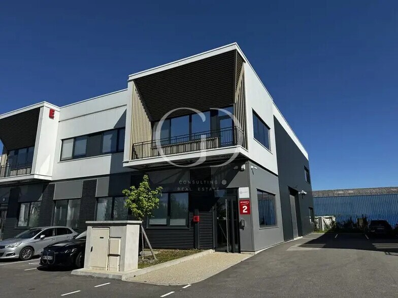 92 Avenue Du Progrès, Chassieu à louer - Photo du bâtiment - Image 1 de 6