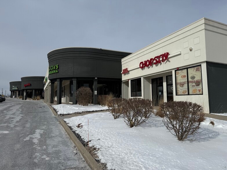 2040-2140 E Grand Ave, Lindenhurst, IL for lease - Building Photo - Image 2 of 13