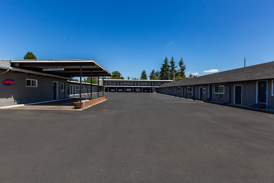 1152 Main St, Springfield, OR à vendre - Photo du bâtiment - Image 3 de 50