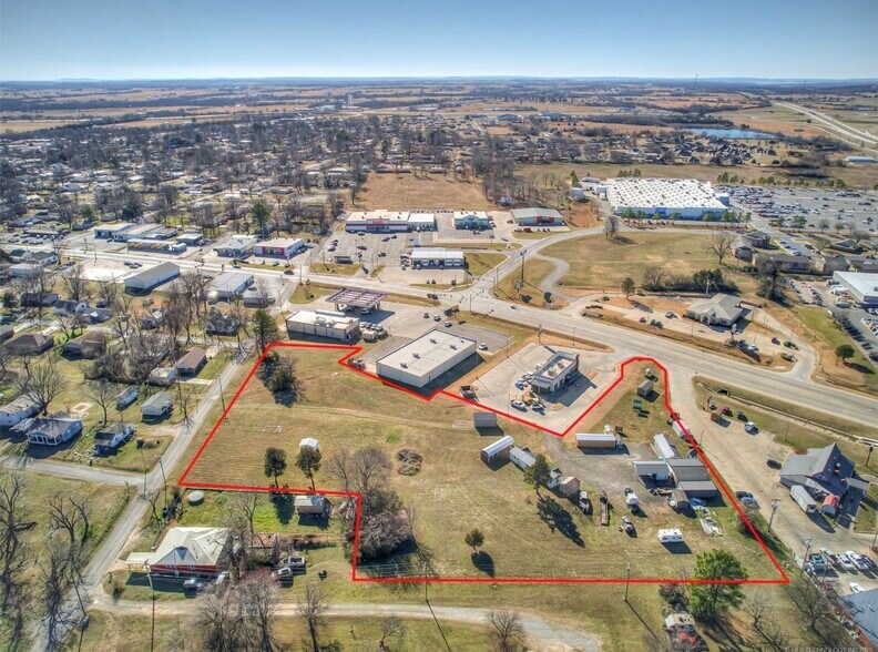 1107 W Gentry Ave, Checotah, OK à vendre - Photo du bâtiment - Image 3 de 4