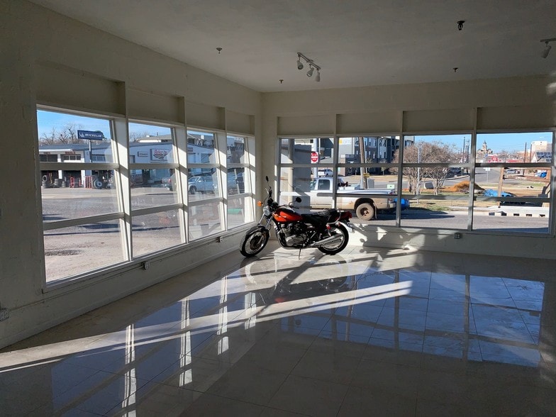 201 Eagle Dr, Denton, TX for sale - Building Photo - Image 3 of 9