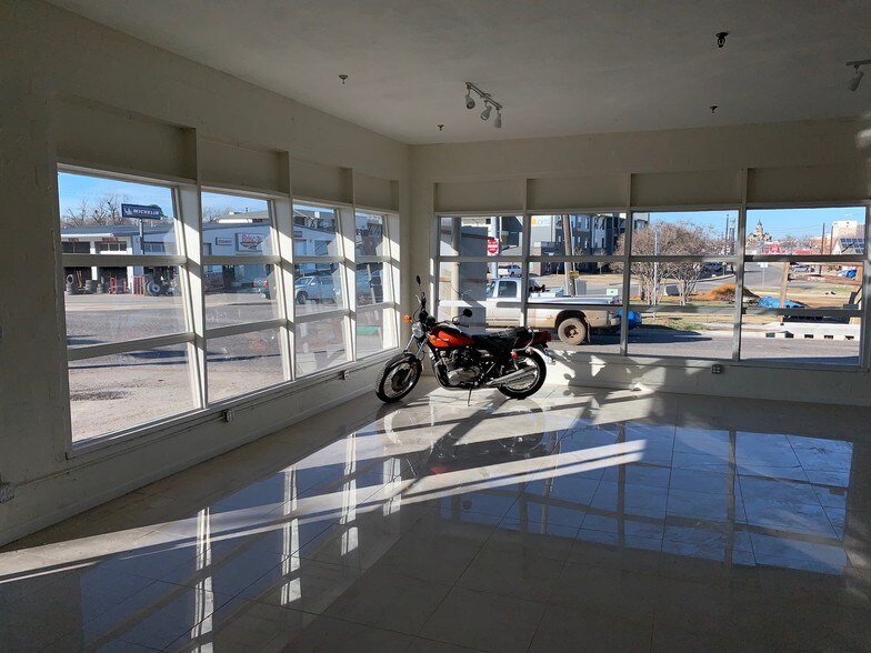 201 Eagle Dr, Denton, TX à vendre - Photo du bâtiment - Image 3 de 9