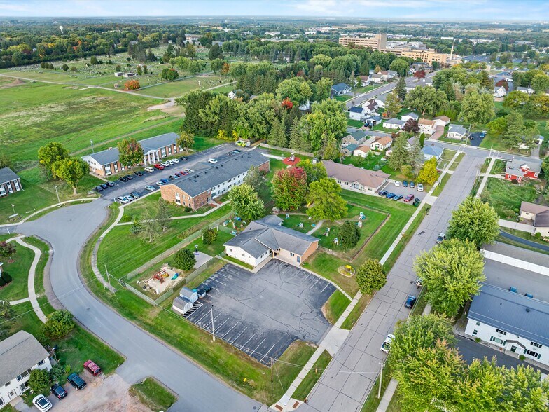 1017 Laurel St, Marshfield, WI à vendre - Photo du bâtiment - Image 2 de 43