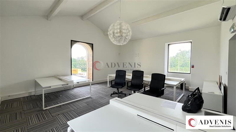 Office in Lormont for lease - Interior Photo - Image 2 of 9