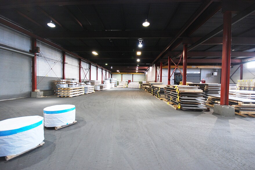 1390 17th Ave SE, Calgary, AB for sale - Interior Photo - Image 1 of 1