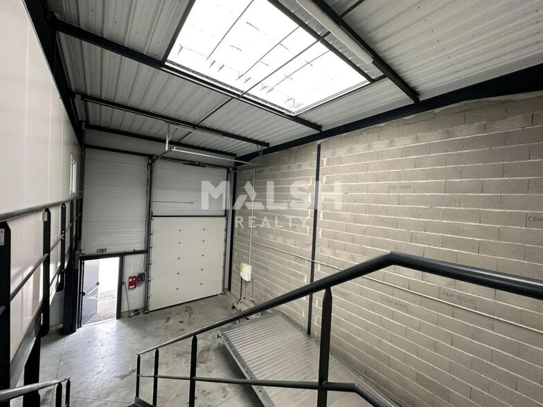 Flex in Genay for lease - Interior Photo - Image 3 of 7