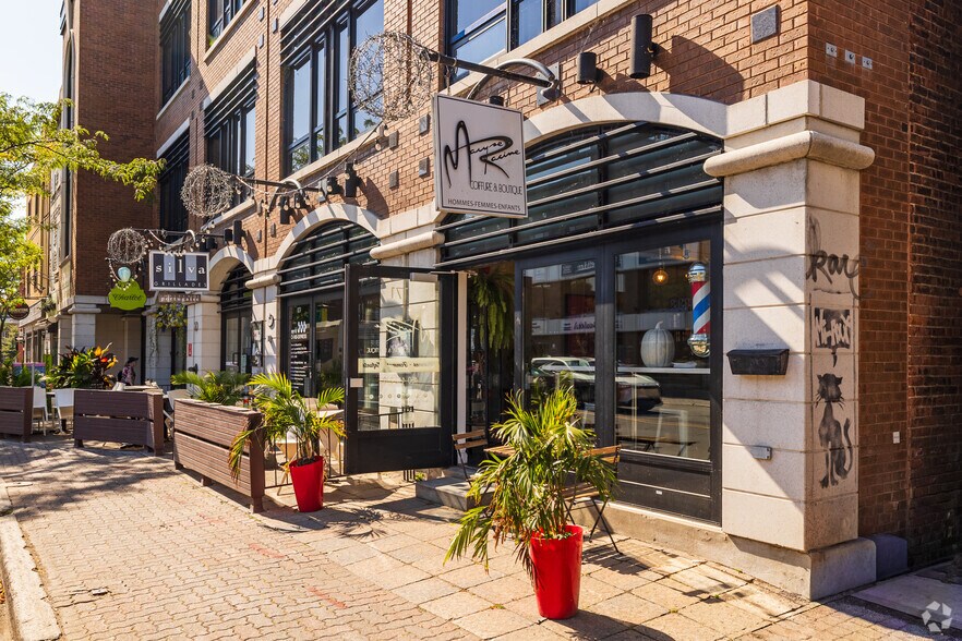 171-183 Rue Saint-Charles O, Longueuil, QC à louer - Photo du bâtiment - Image 3 de 3