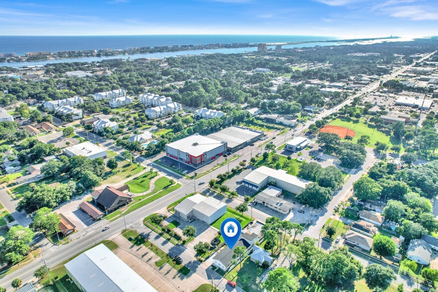 8 Gipson Pl, Fort Walton Beach, FL for sale - Building Photo - Image 2 of 16