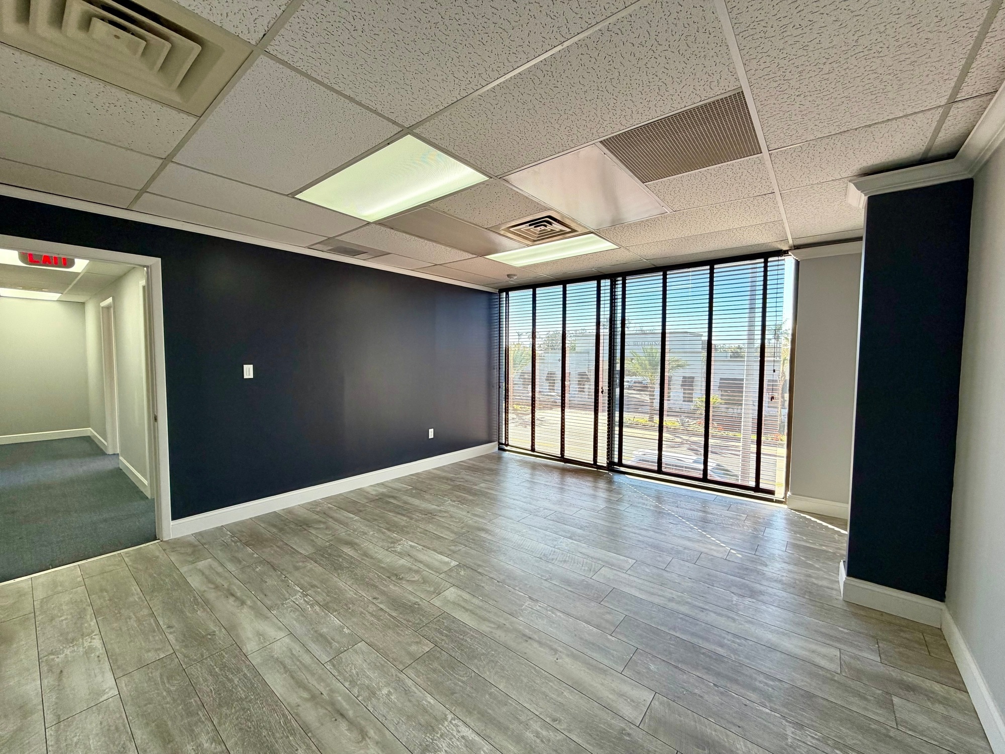 2424 W Manatee Ave, Bradenton, FL for lease Interior Photo- Image 1 of 4