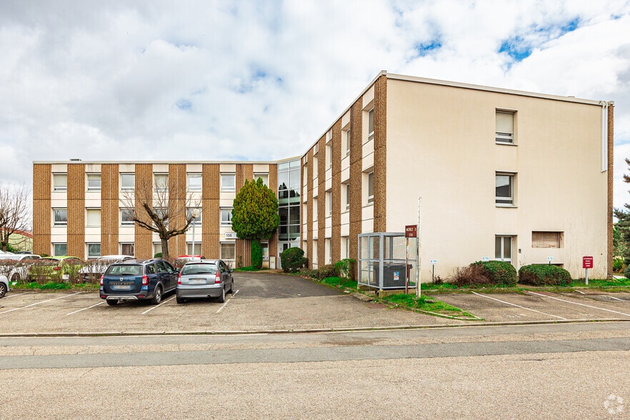 136 Chemin Du Moulin Carron, Écully for lease - Building Photo - Image 2 of 16