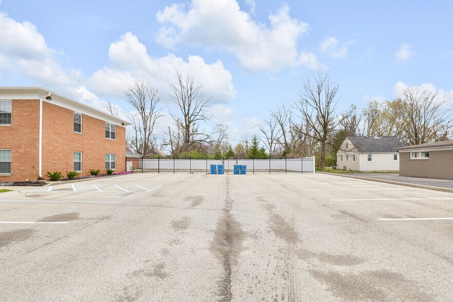 10455-10499 N College Ave, Carmel, IN à vendre - Photo du bâtiment - Image 3 de 52