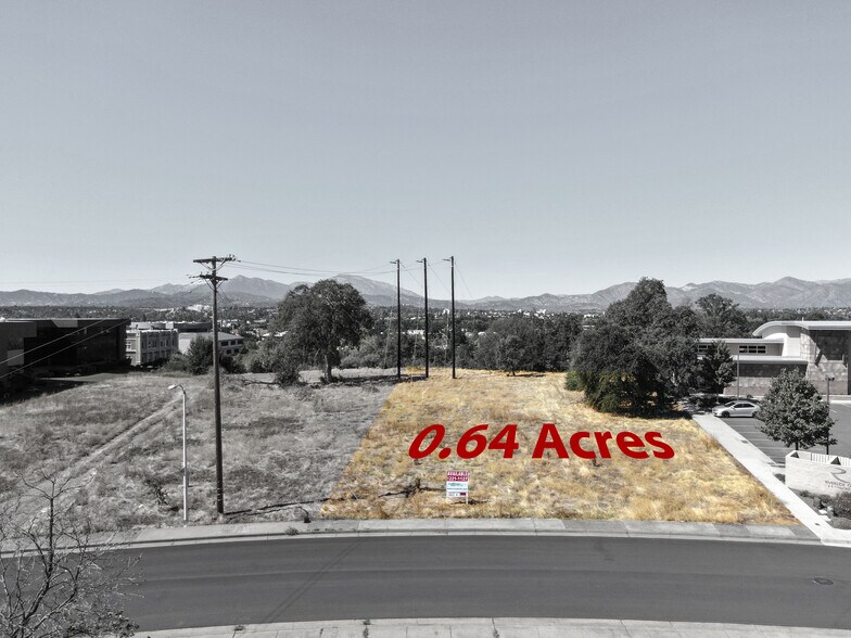 332 Knollcrest Dr, Redding, CA à vendre - Photo du bâtiment - Image 2 de 16