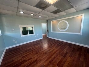 111 W Robertson St, Brandon, FL à louer Photo intérieure- Image 2 de 12