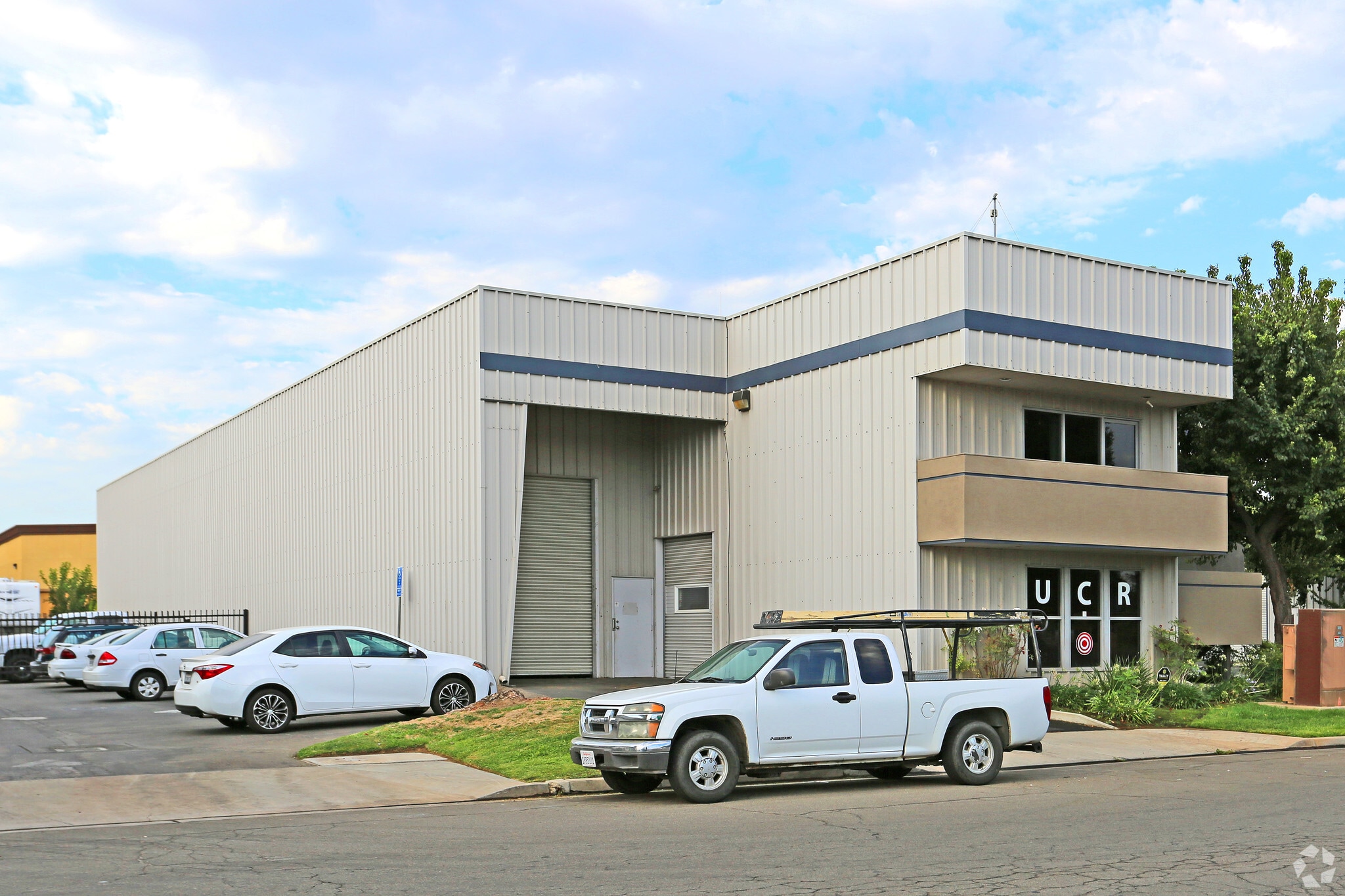 497 W Bedford Ave, Fresno, CA for lease Primary Photo- Image 1 of 4
